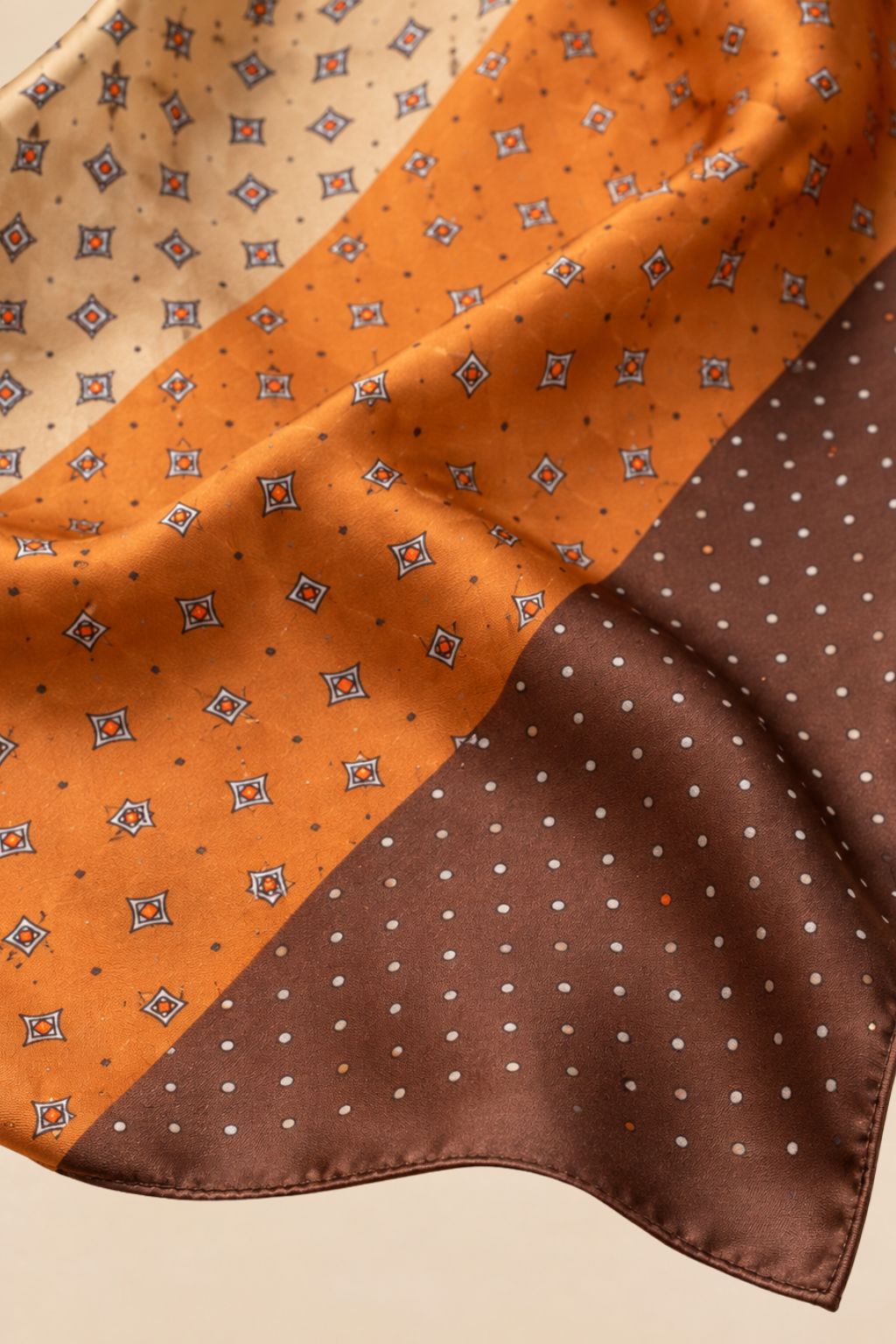 Foulard carré rouille à blocs de couleurs