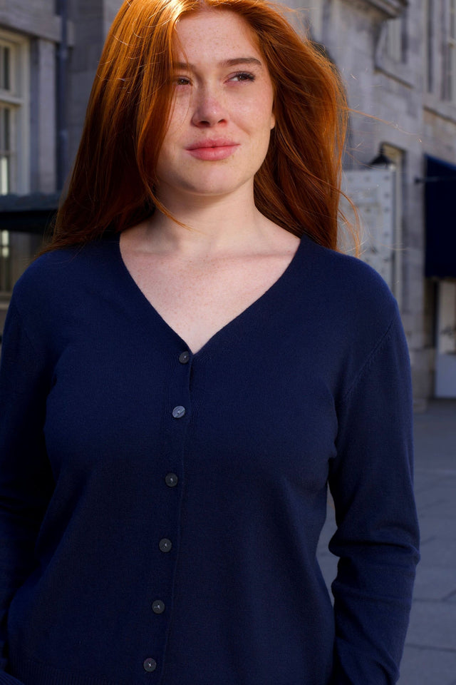 Collette Cardigan Uni Léger Boutonné Devant Manches Longues