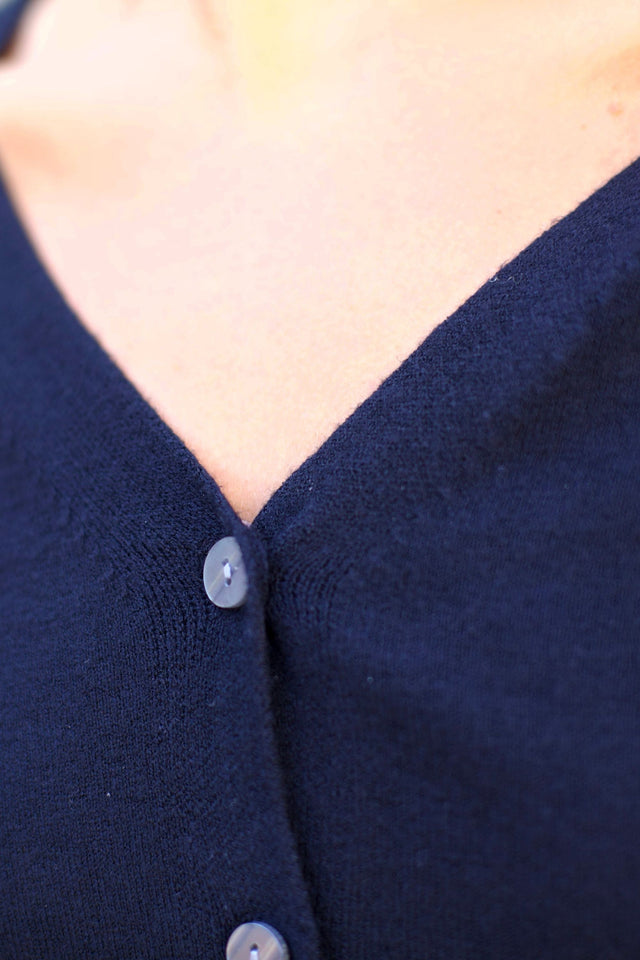 Collette Cardigan Uni Léger Boutonné Devant Manches Longues