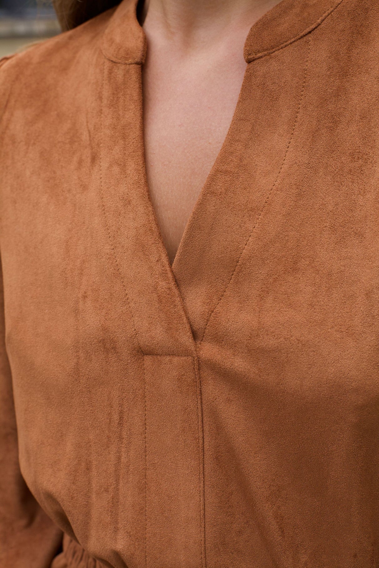 Robe Adrienne en faux suède à volants