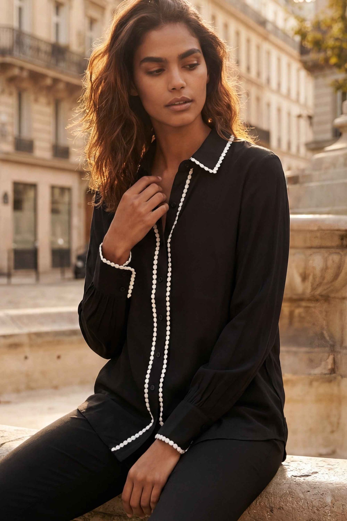 Amelie Contrast-Trim Button Blouse