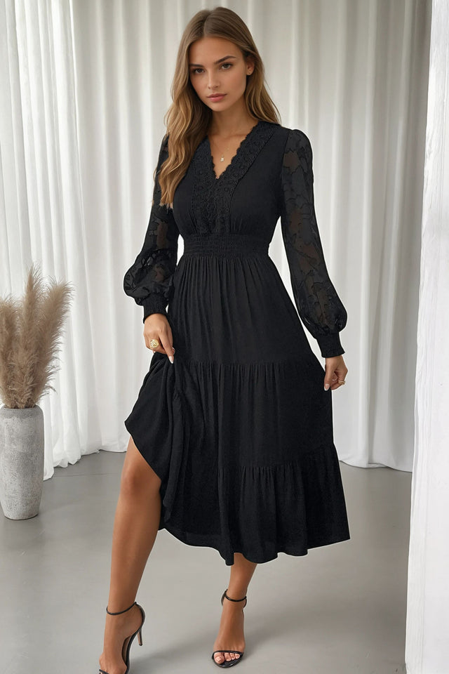 Robe à plusieurs niveaux avec manches lanterne et détails en dentelle Arielle