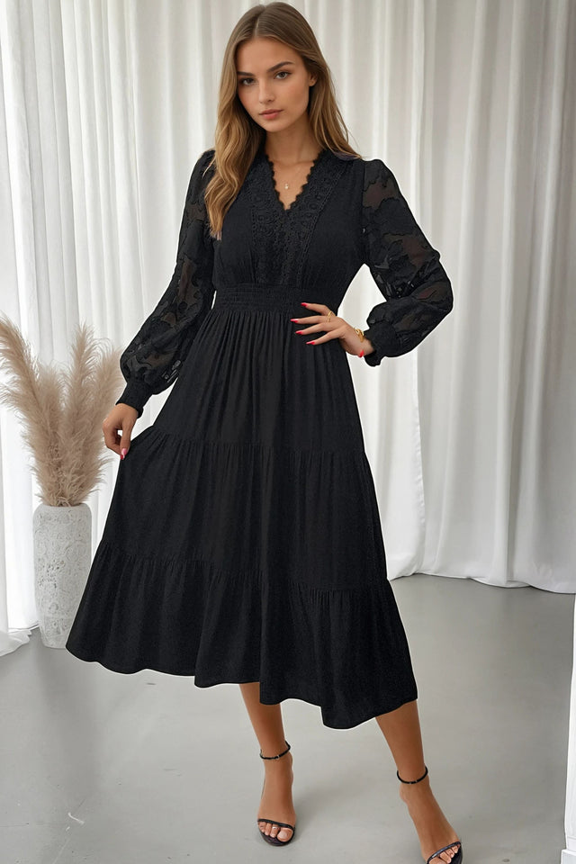 Robe à plusieurs niveaux avec manches lanterne et détails en dentelle Arielle