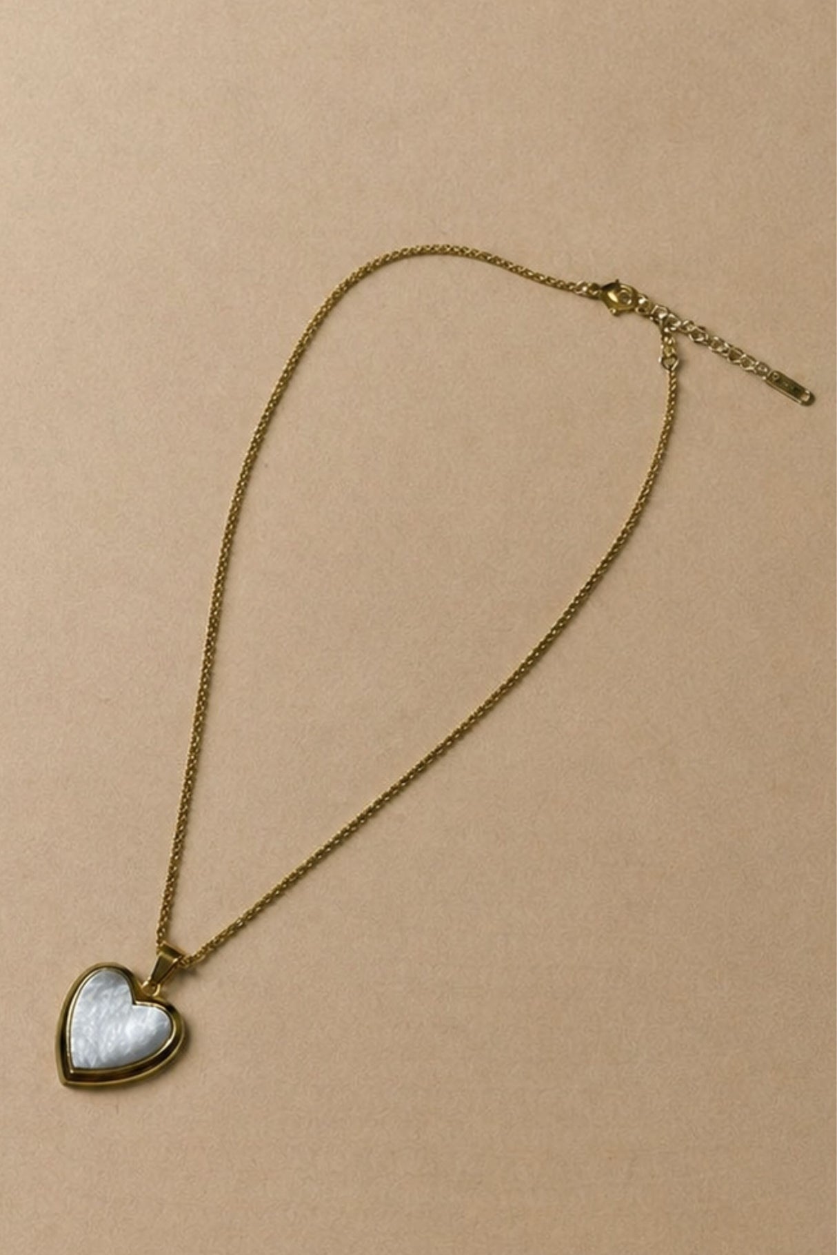 Collier Médaillon Cœur – Or & Argent