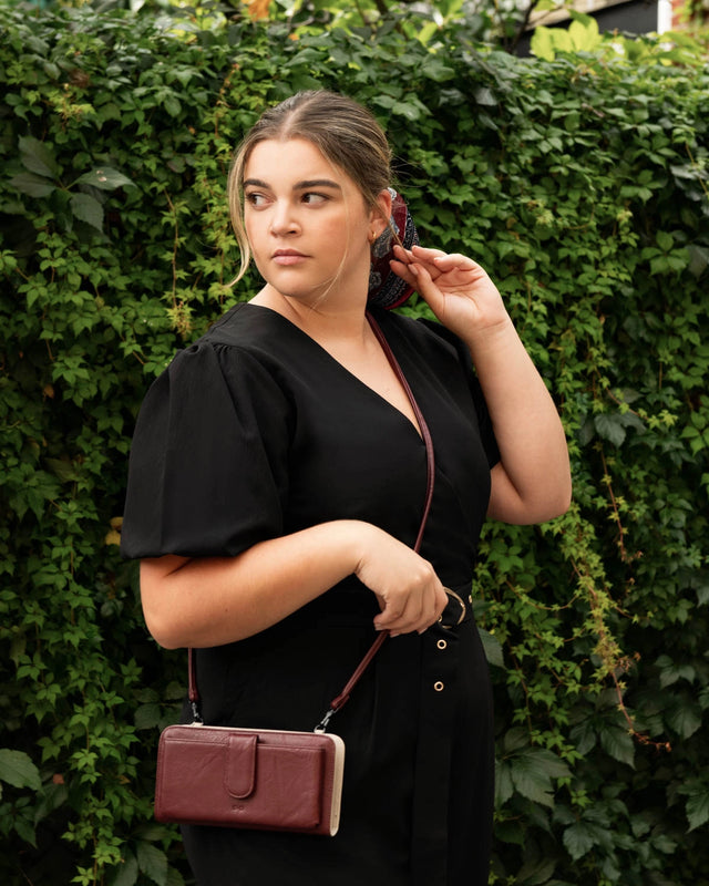 Dona Vegan Wallet & Crossbody Smartphone Purse - Onze Montreal Black Vegan