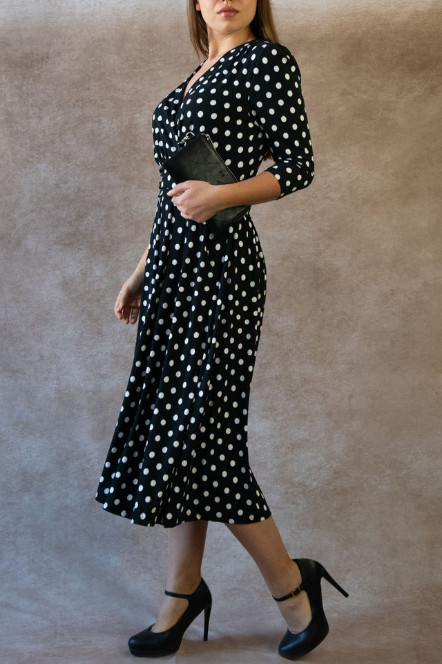 Evelyn Robe Midi Croisée à Pois Manches 3/4 Col V Poches Élégante