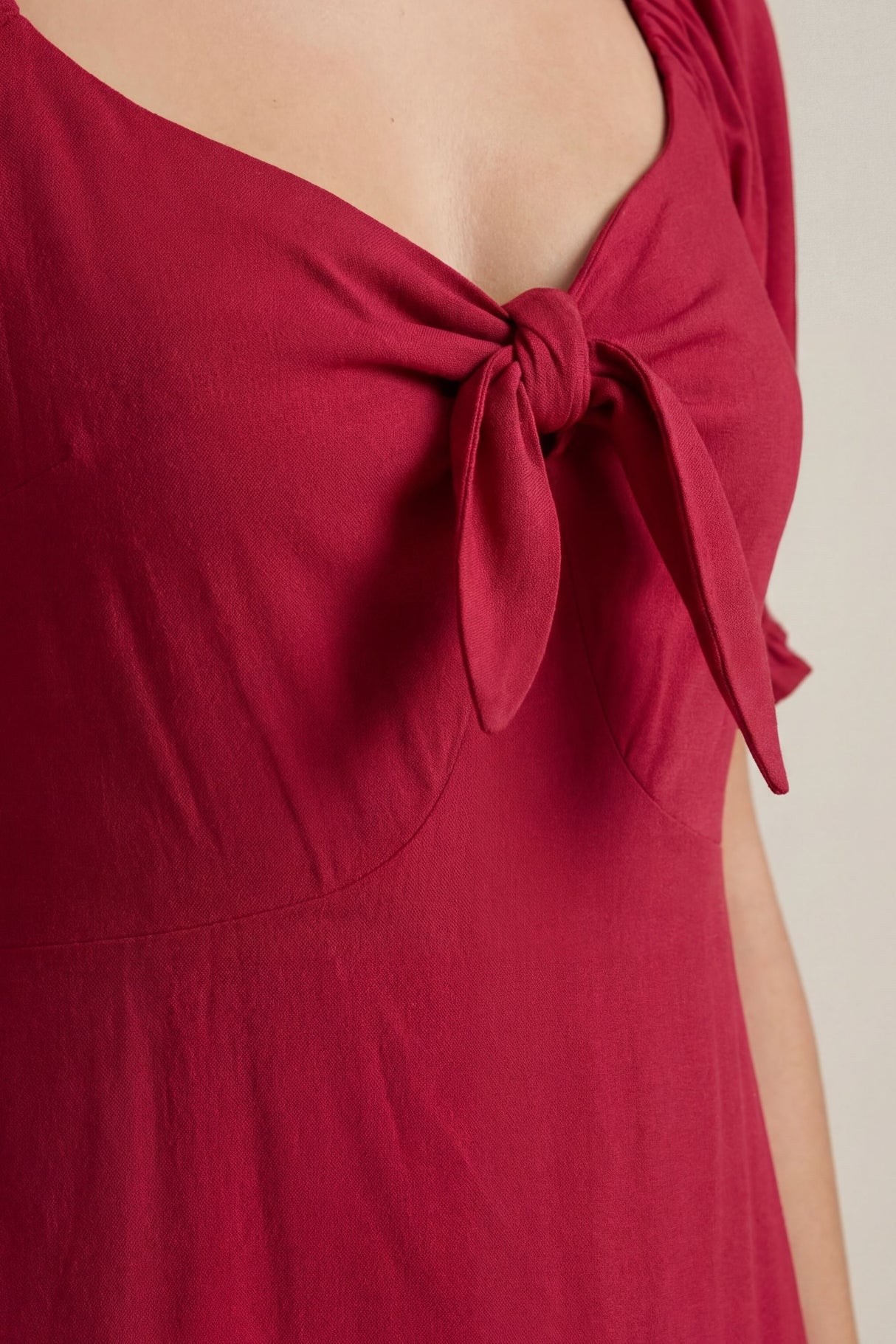 Geneviève robe midi manches courtes nouée à l’avant