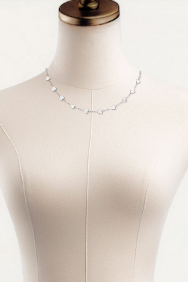 Collier en acier inoxydable avec coquillage en forme de cœur et argent