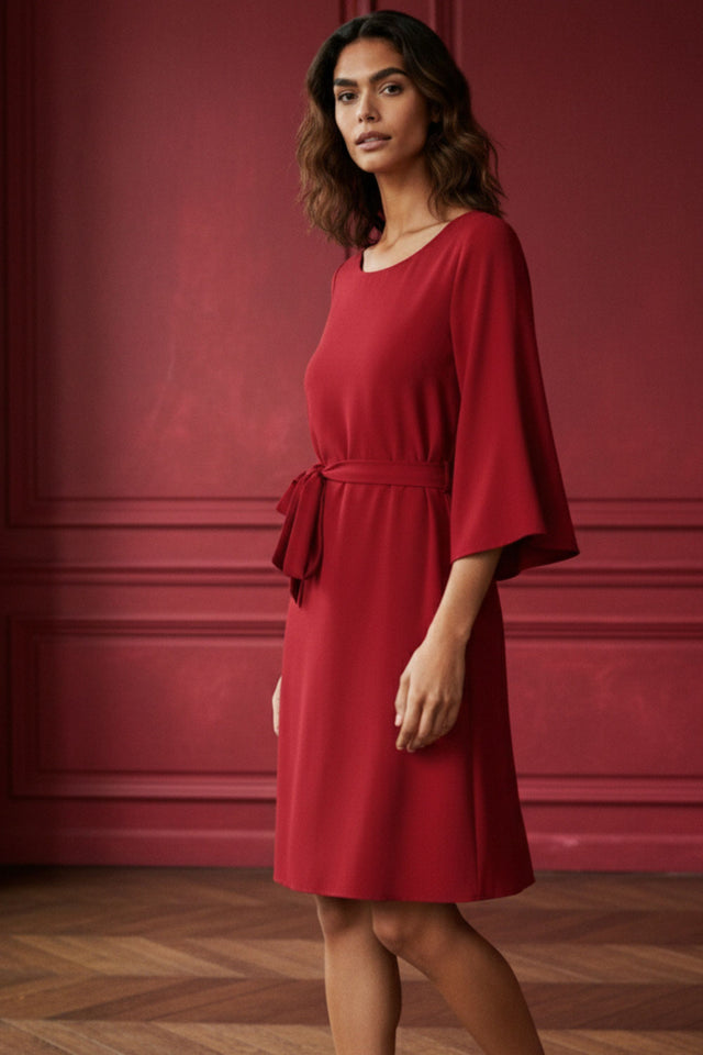 Jennifer Robe Unie Ceinturée À Manches Évasées