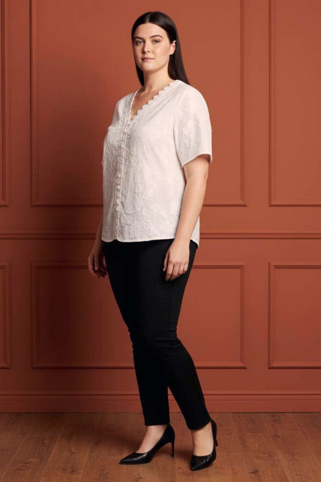 Lucie Chemisier Brodé Col V Manches Flottantes Dentelle Légère Femme