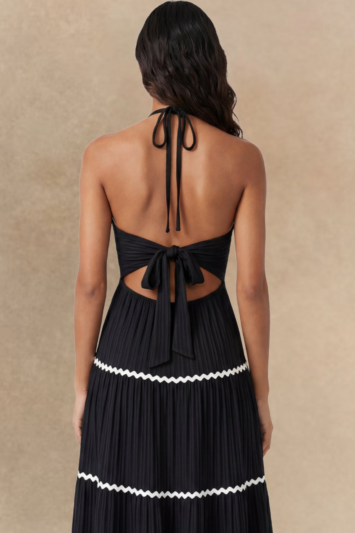 Madison Robe Longue Plissée Col Montant