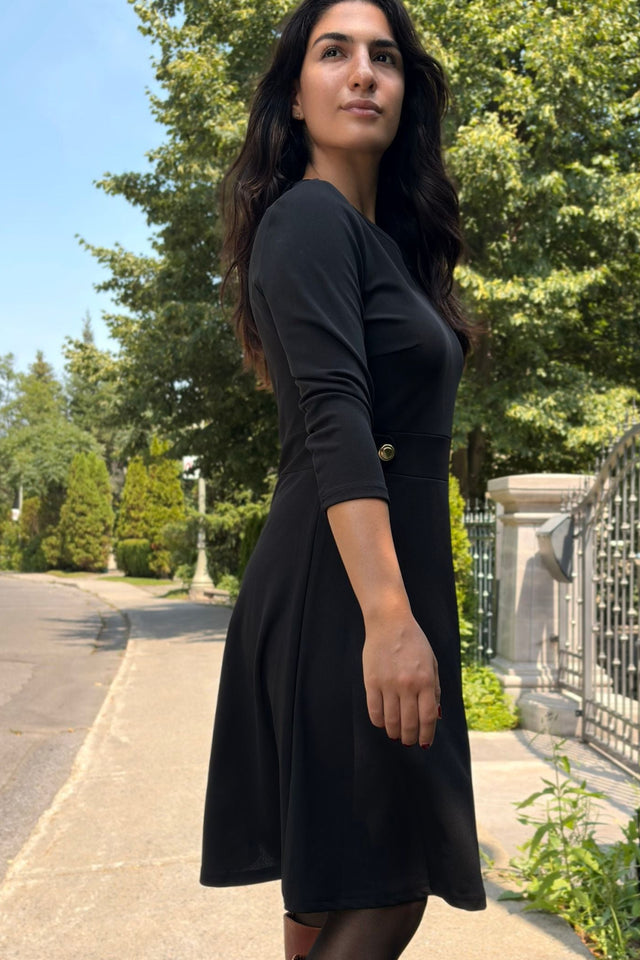 Robe Nathalie Coupe Structurée Boutons Dorés