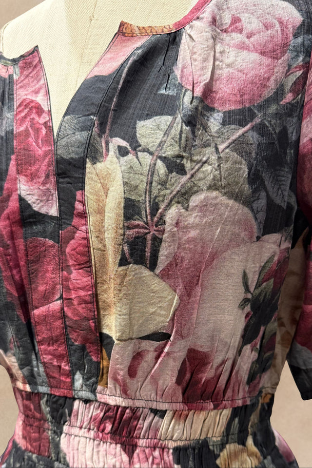 PRÉCOMMANDE -Catherine Robe Midi Fleurie – Taille Smockée et Manches Bouffantes