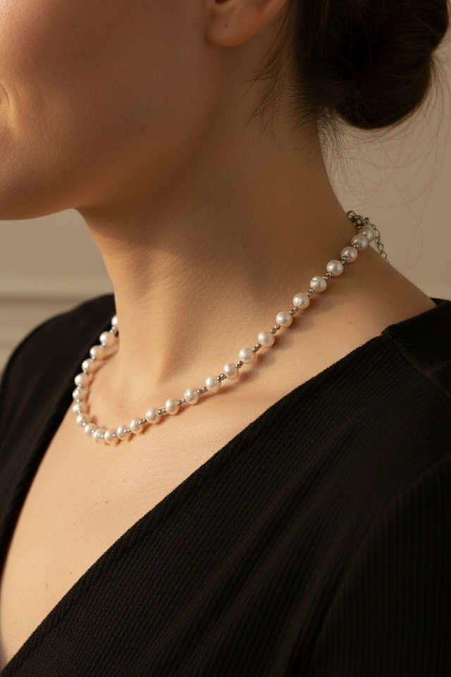 Collier Perles Détails Argentés