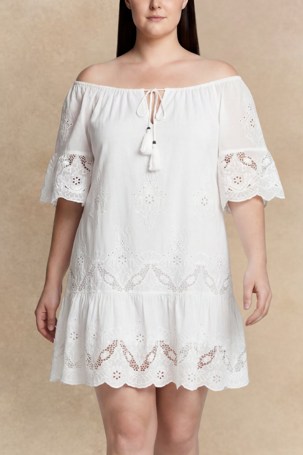 Quinn Robe Broderie Pompons Nouer