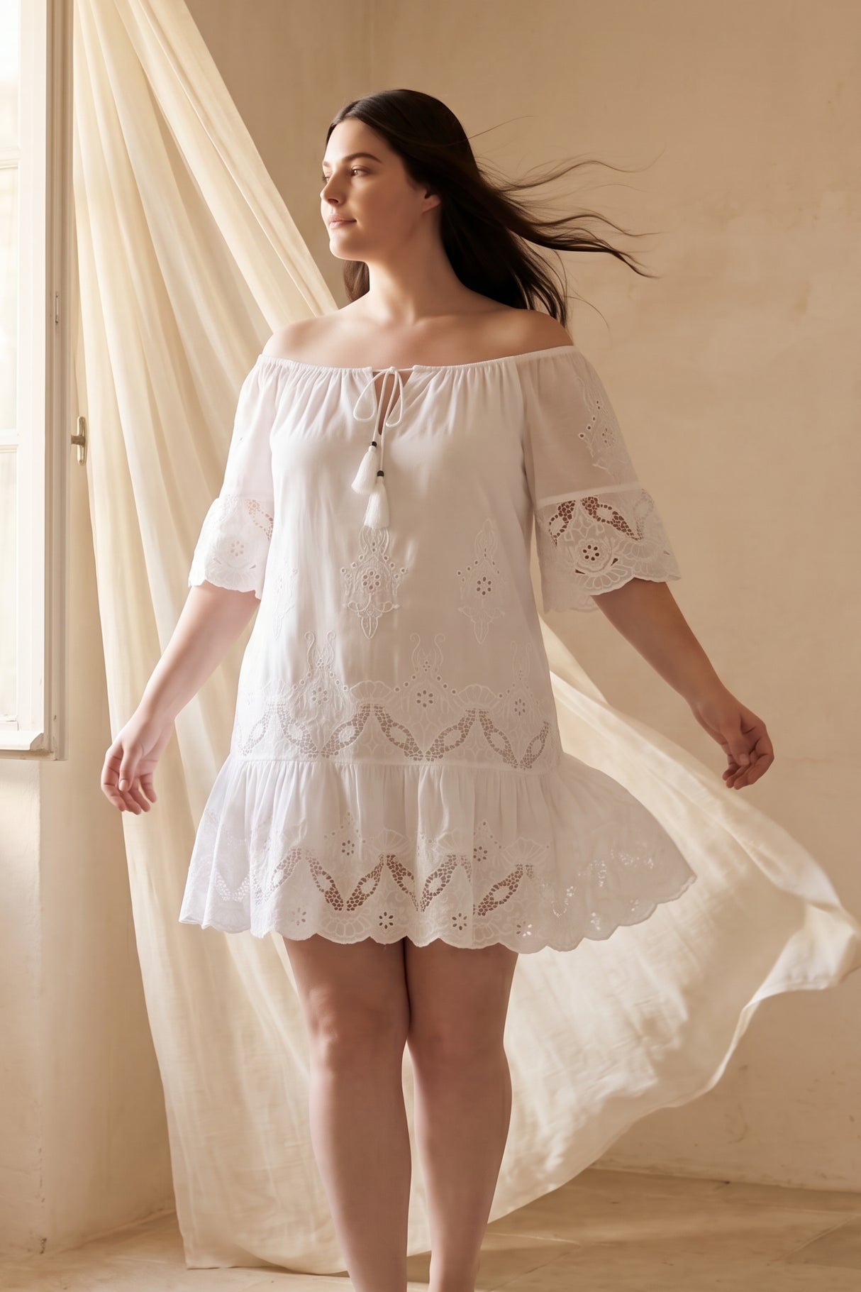 Quinn Robe Broderie Pompons Nouer