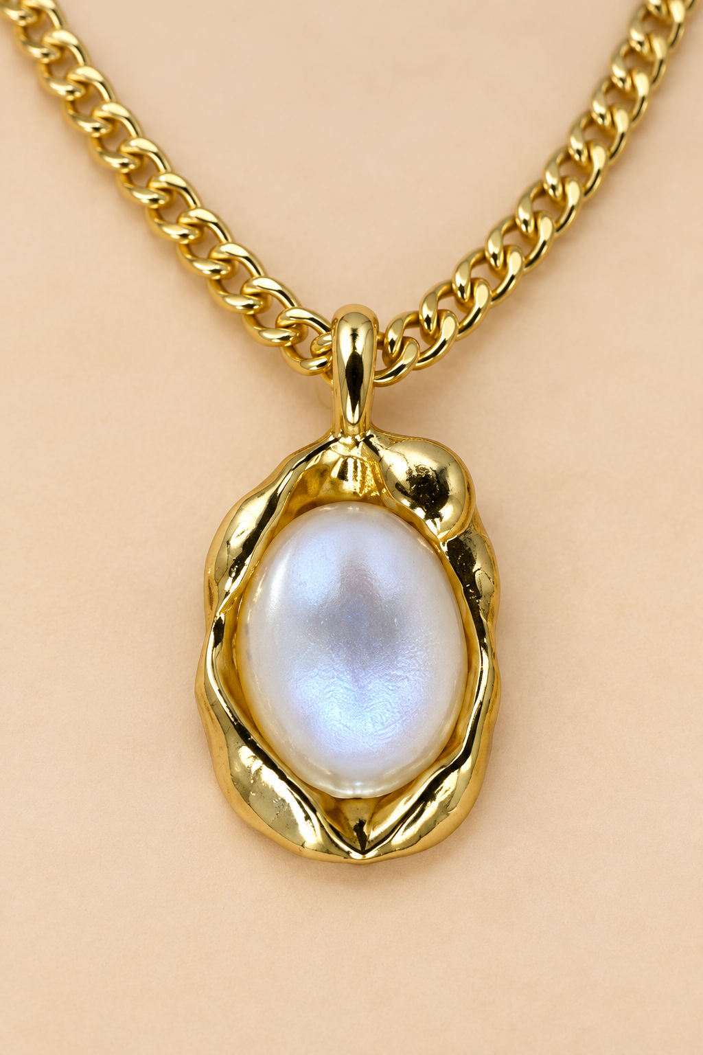 Collier Doré Pendentif Ovale Effet Perle