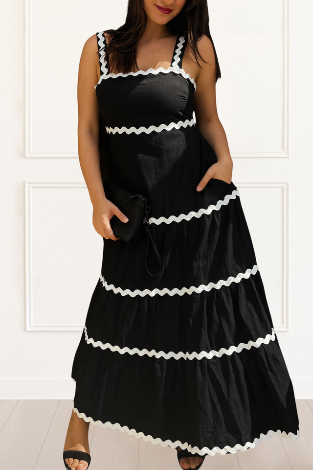 Sienna Robe Maxi Noire avec Galon Blanc en Zigzag et Bretelles Réglables