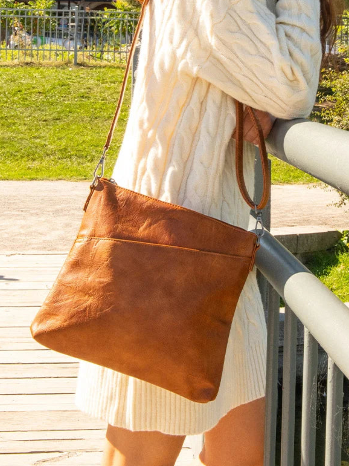 Summer Vegan Crossbody Bag - Onze Montreal Brown Vegan