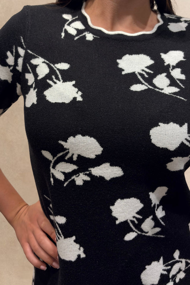 Suzanna Robe Noire Trapèze Imprimé Floral Manches Courtes Femme