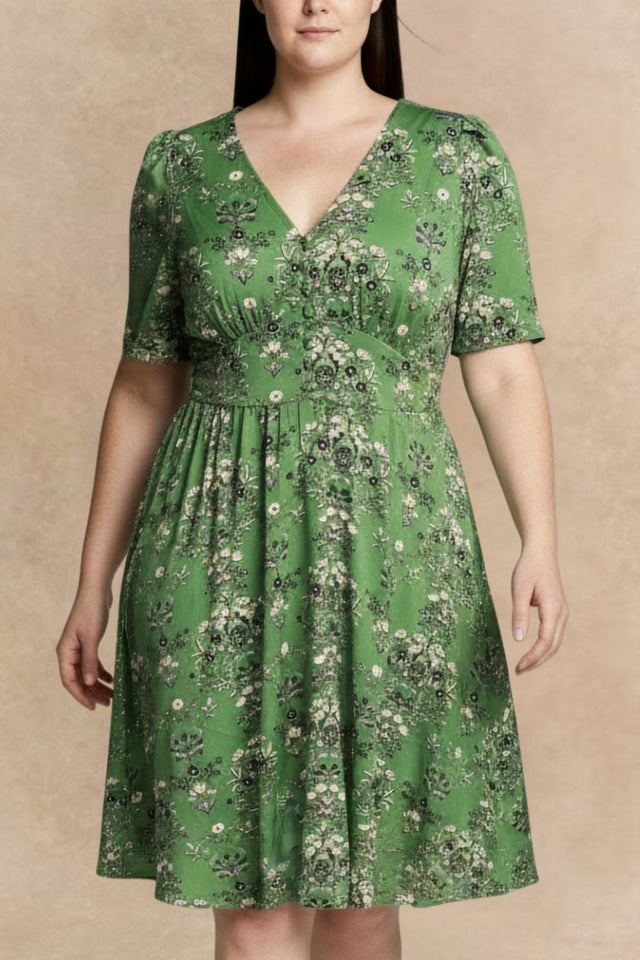 Talia Robe Verte Fleurie Ajustée et Évasée Manches Fluides