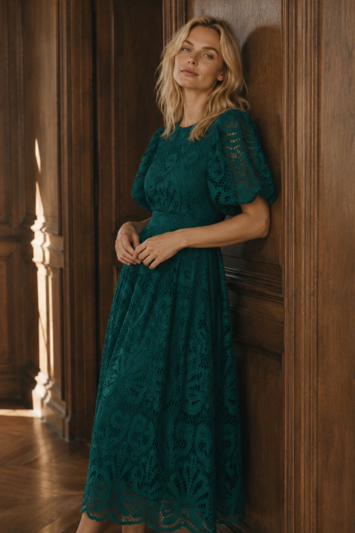 Vicatoria Robe Midi Dentelle Manches Bouffantes