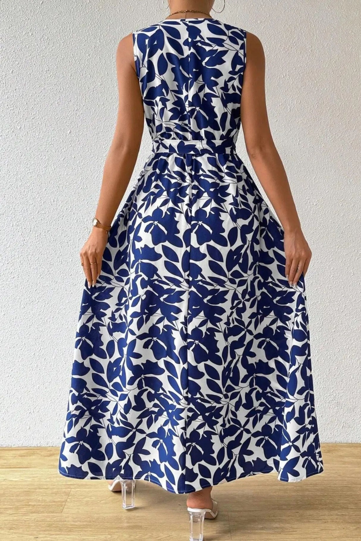 Georgia Robe Maxi Imprimé Feuille Taille à Nouer Sans Manches