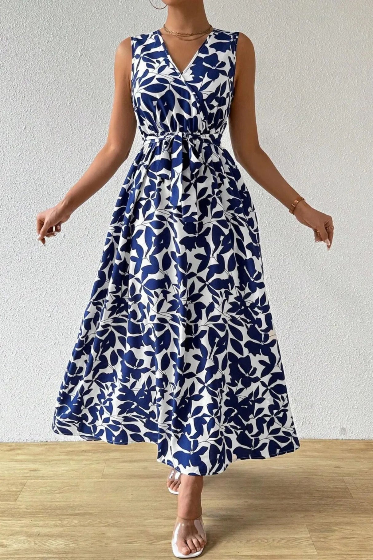 Georgia Robe Maxi Imprimé Feuille Taille à Nouer Sans Manches