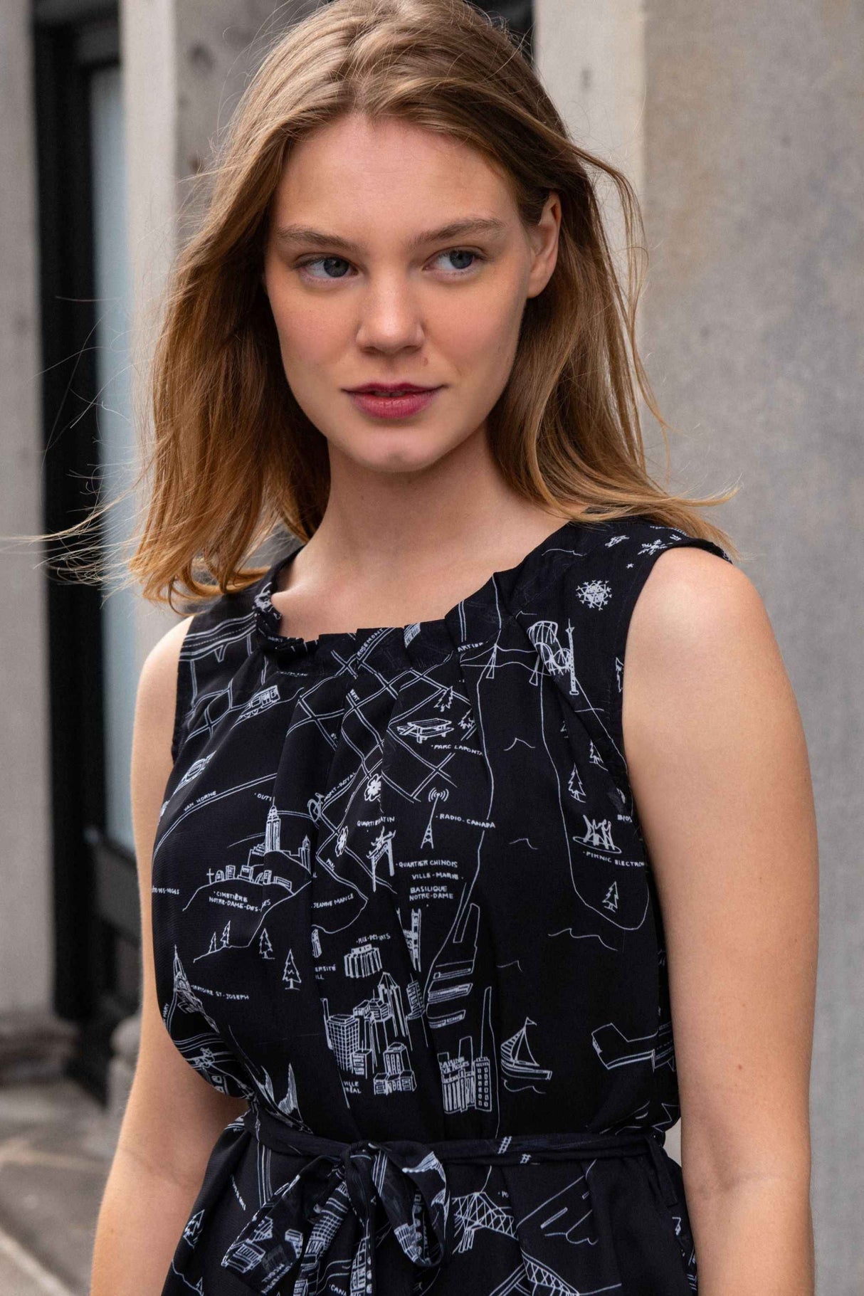 La Métropolitaine Montreal Map Shift Dress Sleeveless Crew Neck Chic