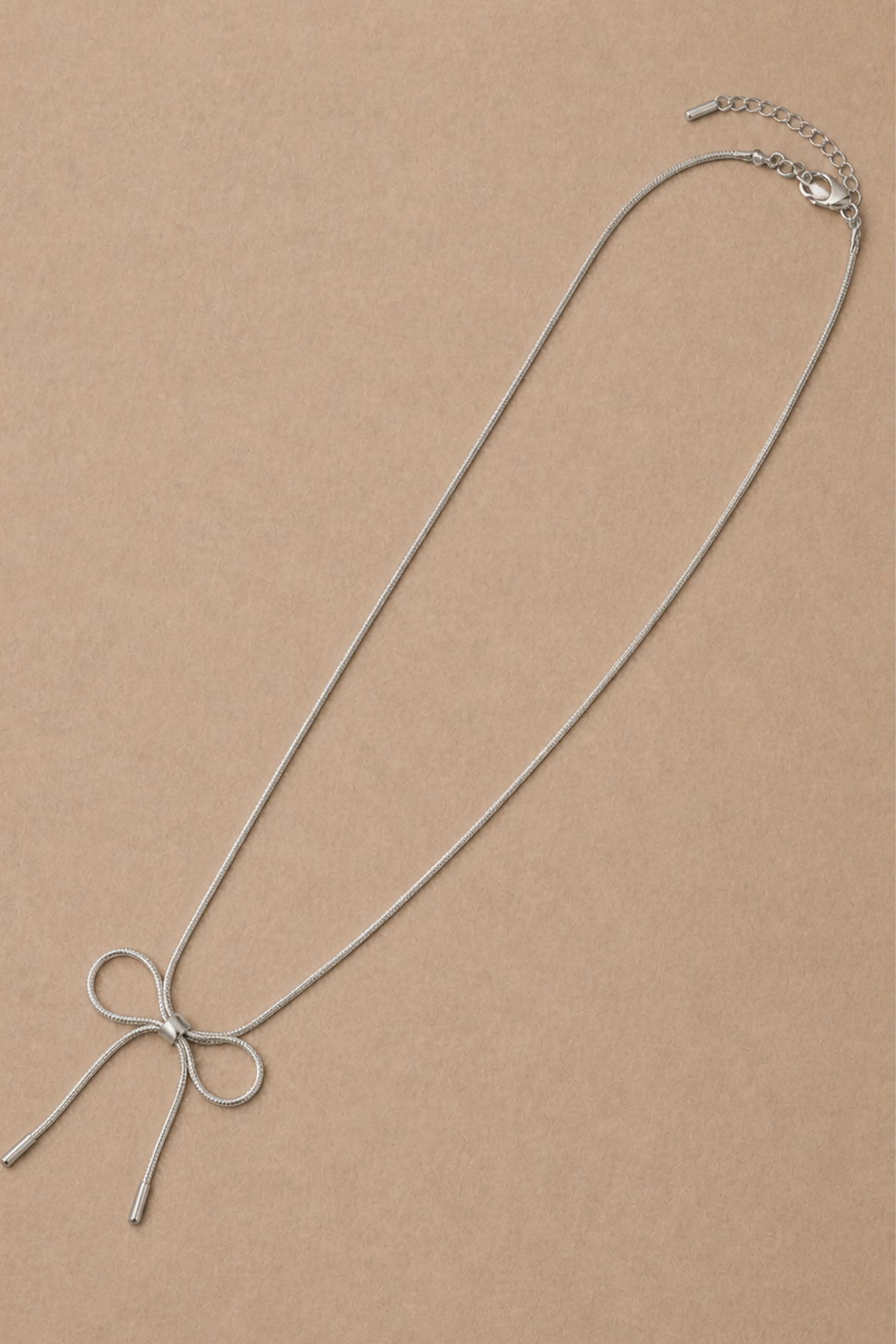 Collier Nœud Minimaliste – Doré ou Argenté