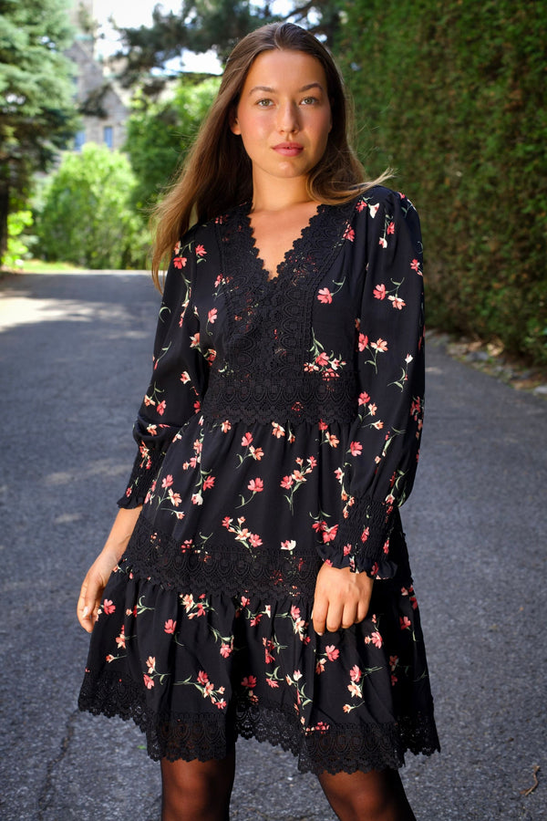 Robe noire fleurie Agnes à volants