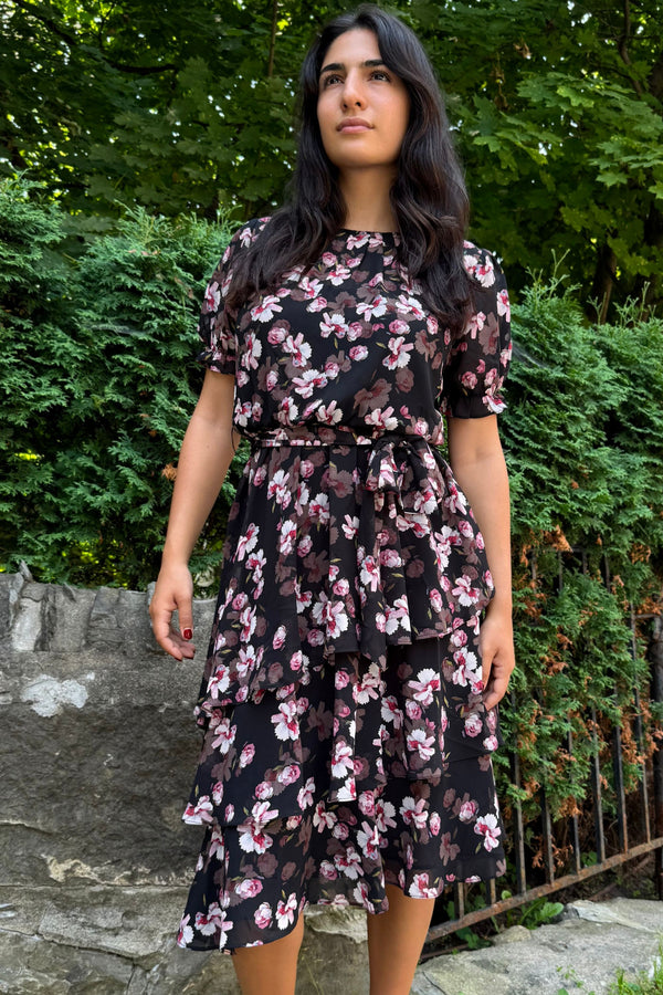 Robe noire fleurie Catalina à volants