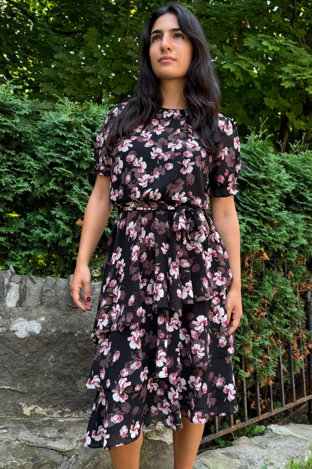 Catalina Robe Fleurie Noire À Ourlet Superposé