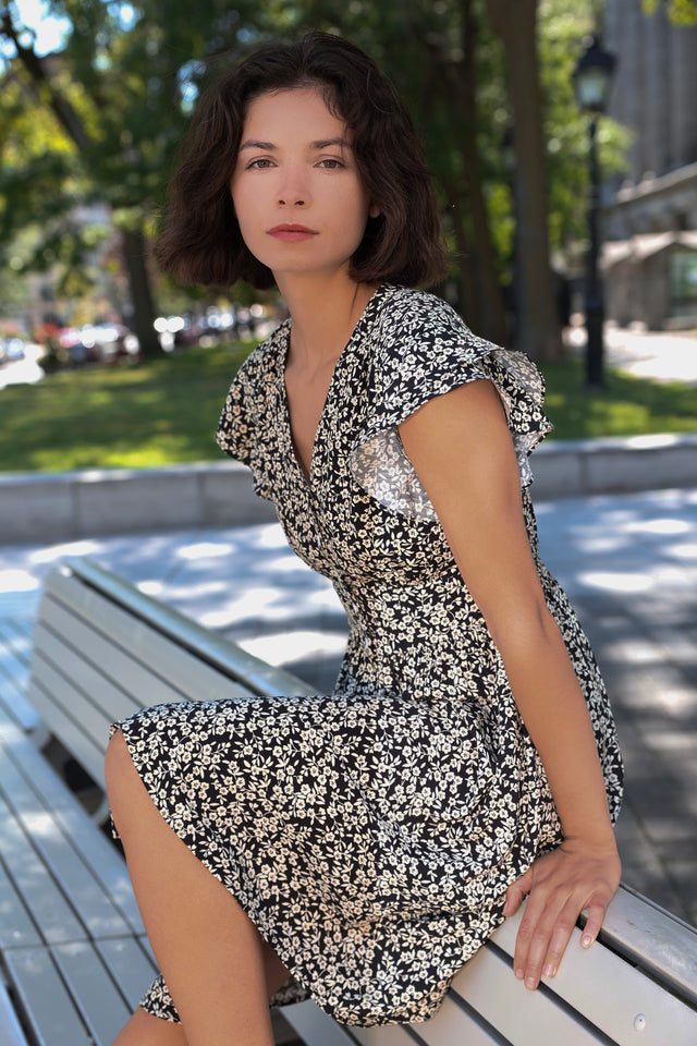 Alma Robe Courte Petites Fleurs Manches Flottantes Poches