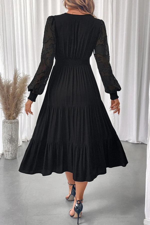 Robe à plusieurs niveaux avec manches lanterne et détails en dentelle Arielle