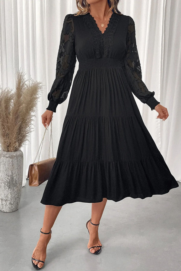 Robe à plusieurs niveaux avec manches lanterne et détails en dentelle Arielle