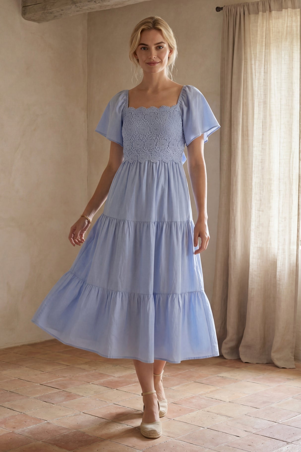 Aurora Robe Midi Manches Courtes Dentelle