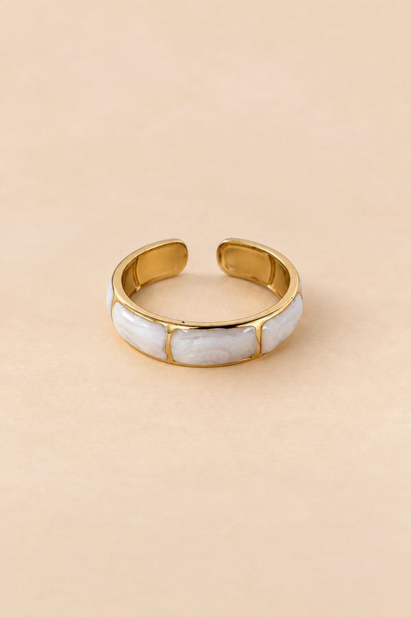 Bague Dorée incrustations Blanches
