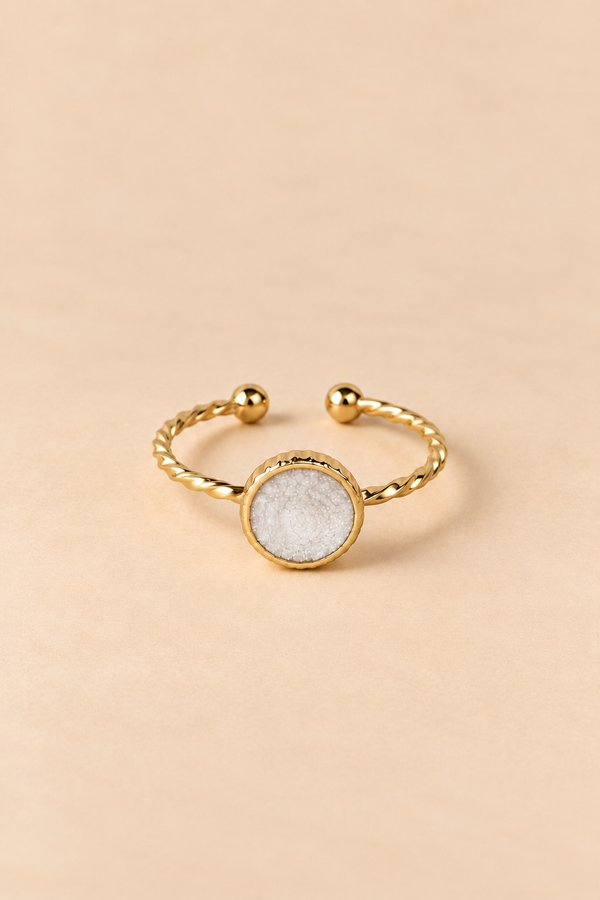 Bague Dorée Torsadée Médaillon Rond Blanc