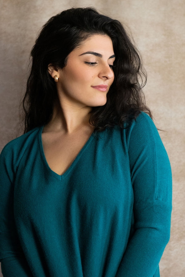 Emma Super Soft V-Neck Oversized Sweater - Onze Montreal Black / XS/S Annick