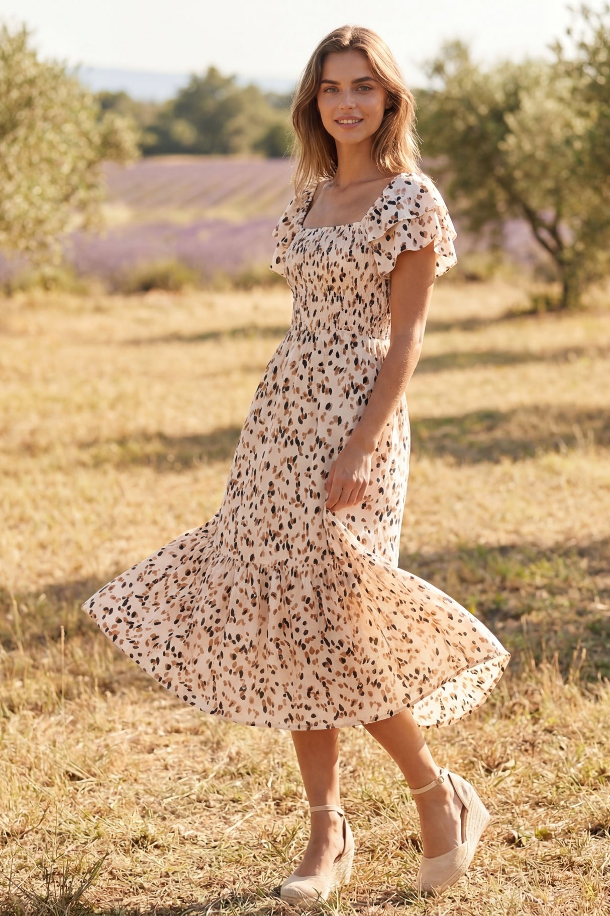 Évangéline Robe Midi Encolure Carrée Manches Volants