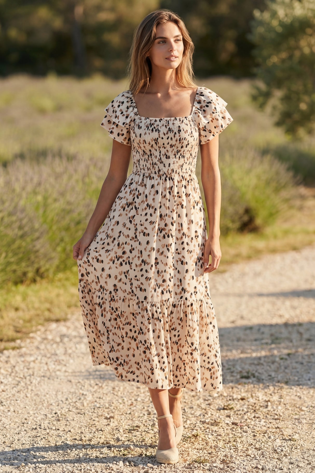 Évangéline Robe Midi Encolure Carrée Manches Volants