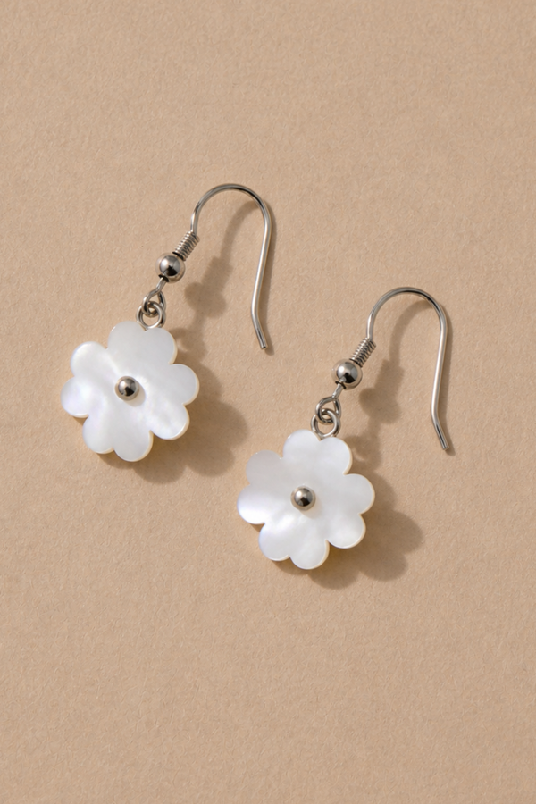 Boucles d'oreilles pendantes en forme de fleur en nacre dorée