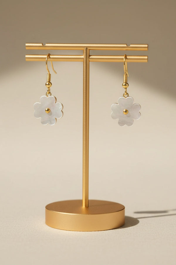 Boucles d'oreilles pendantes en forme de fleur en nacre dorée