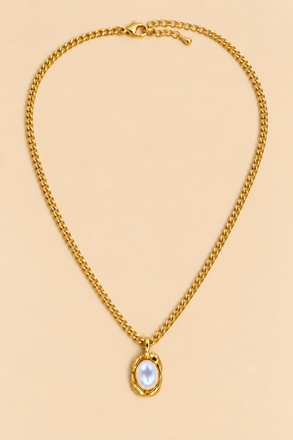 Collier Doré Pendentif Ovale Effet Perle