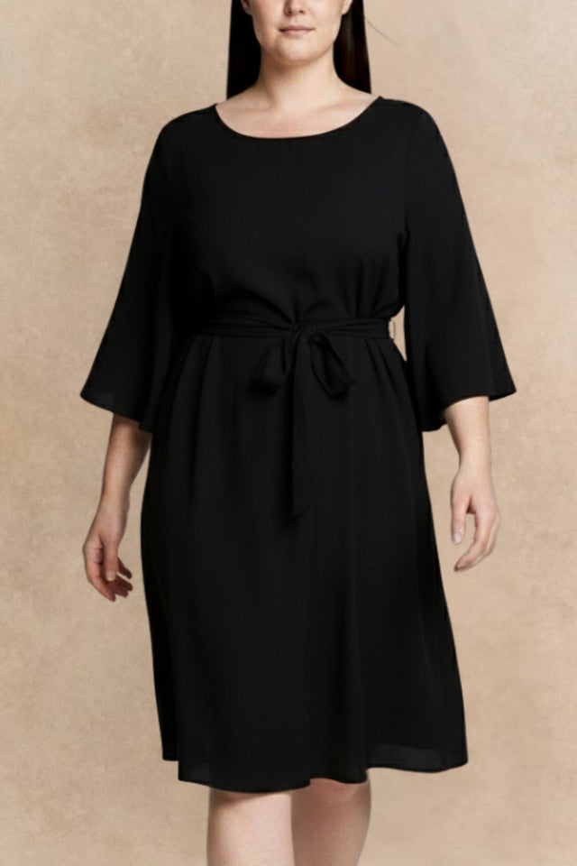 Jennifer Robe Unie Ceinturée À Manches Évasées 