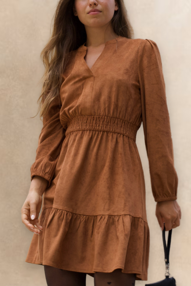 Adrienne Robe Faux Suede Courte Manches Longues