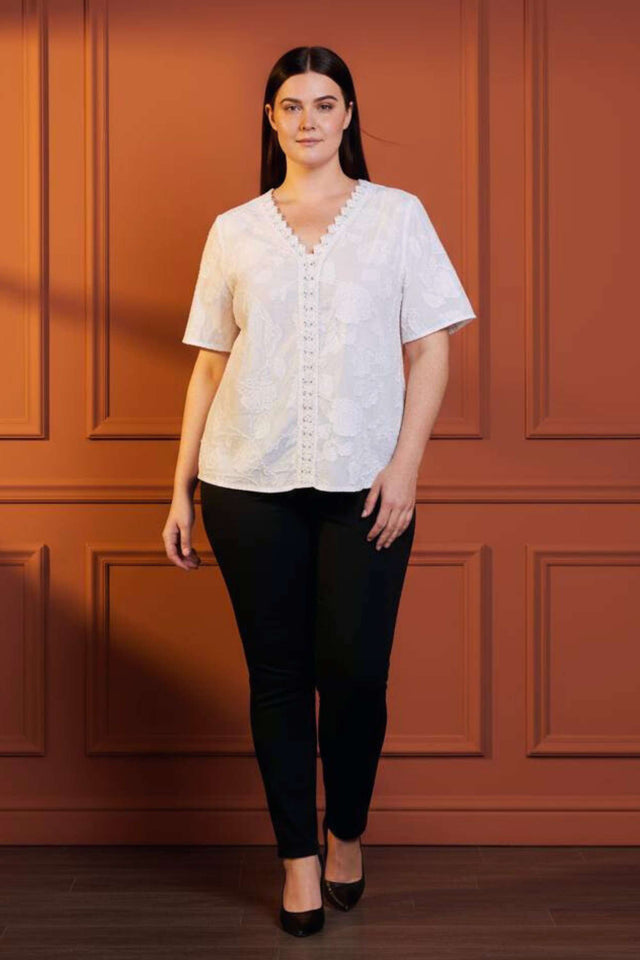 Lucie Chemisier Brodé Col V Manches Flottantes Dentelle Légère Femme