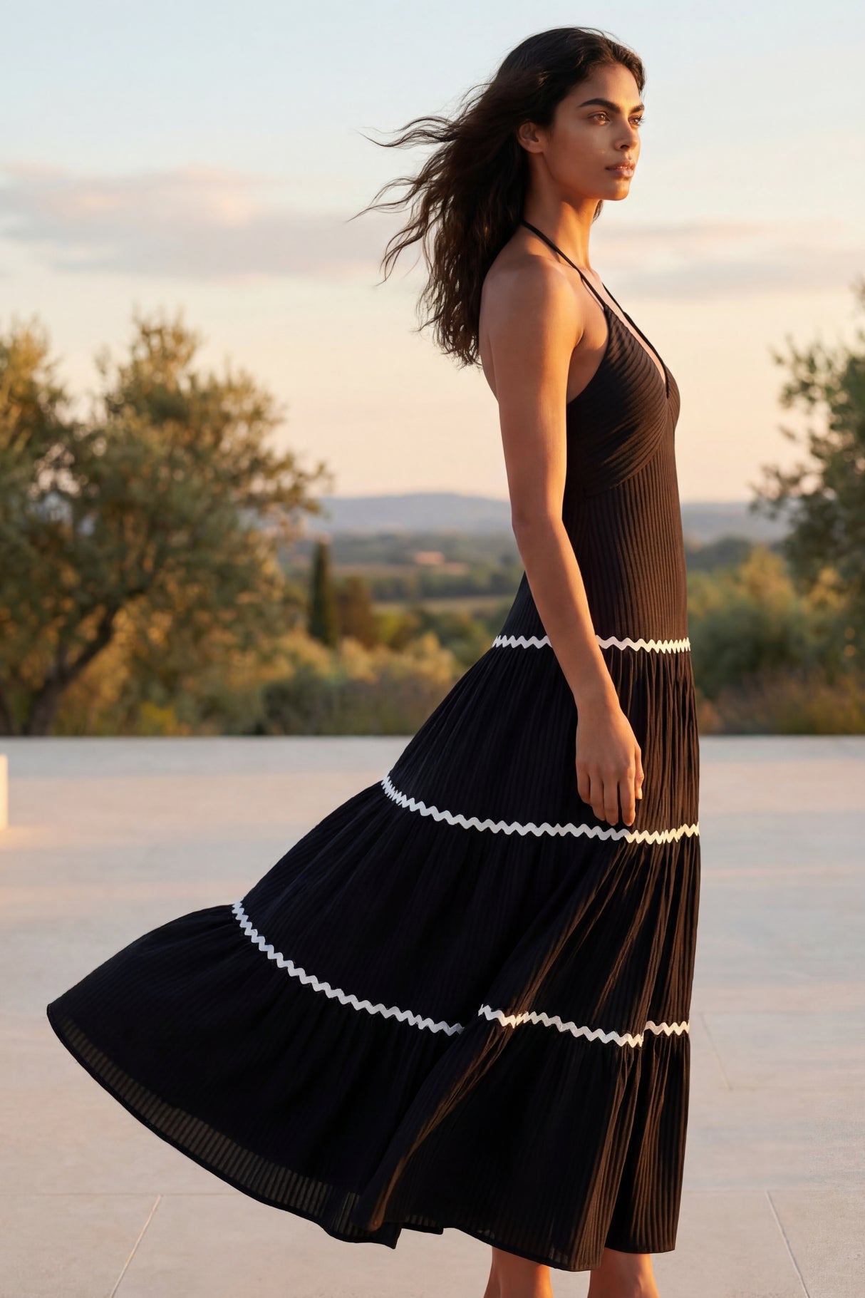 Madison Robe Longue Plissée Col Montant 