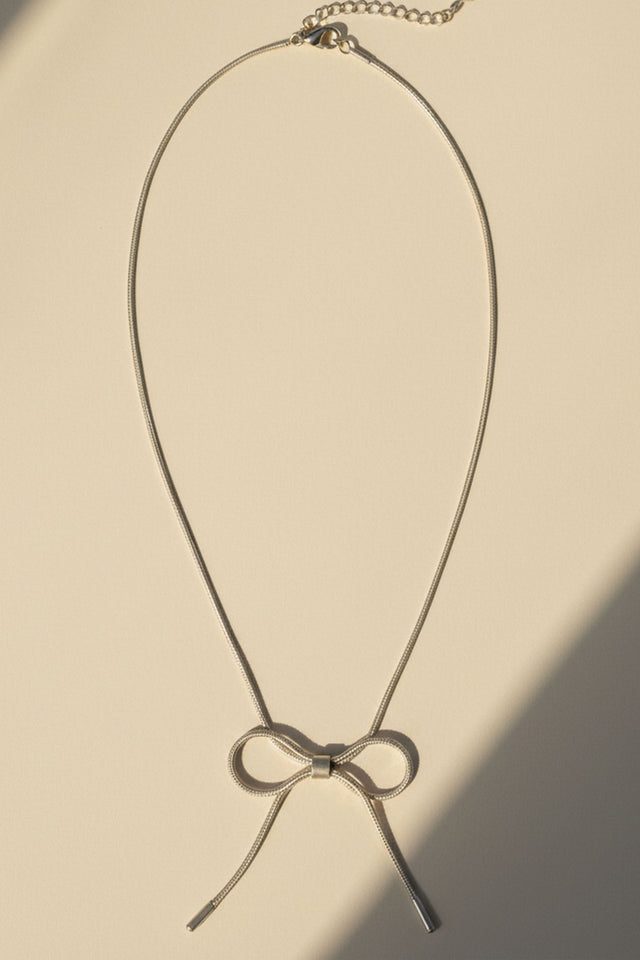 Minimal Bow Pendant Necklace – Gold or Silver